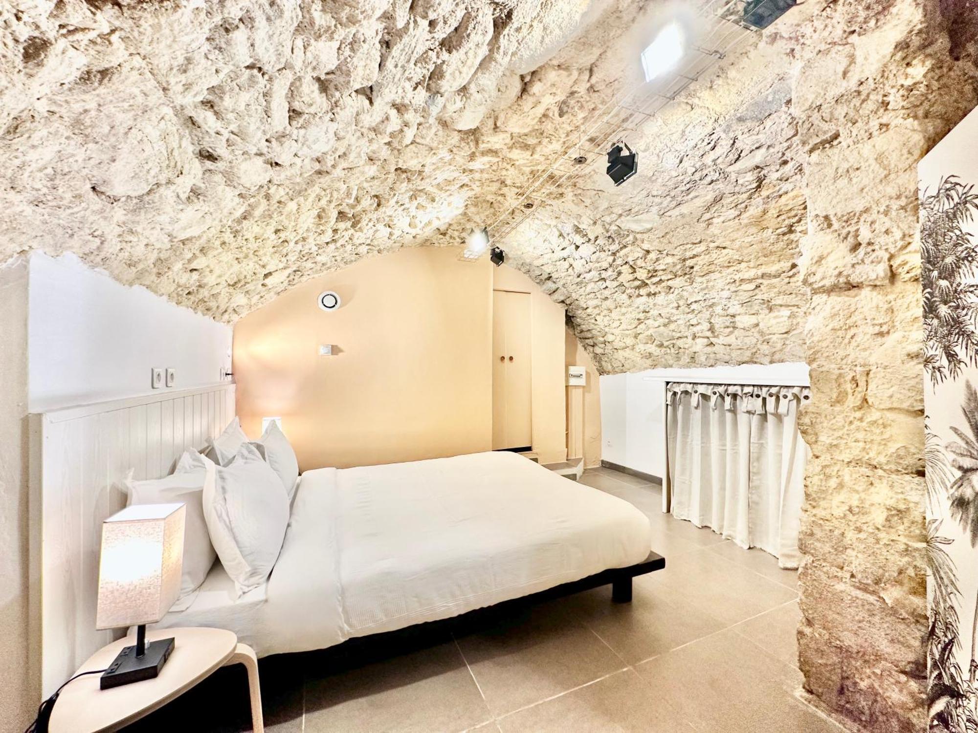 Ersextius, Np, * Aix-en-Provence